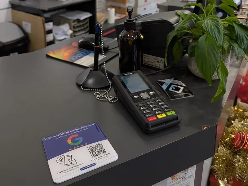 Plaque Mon Avis Facile dans un magasin d'électroménager